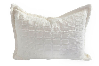 beddy's white pillow