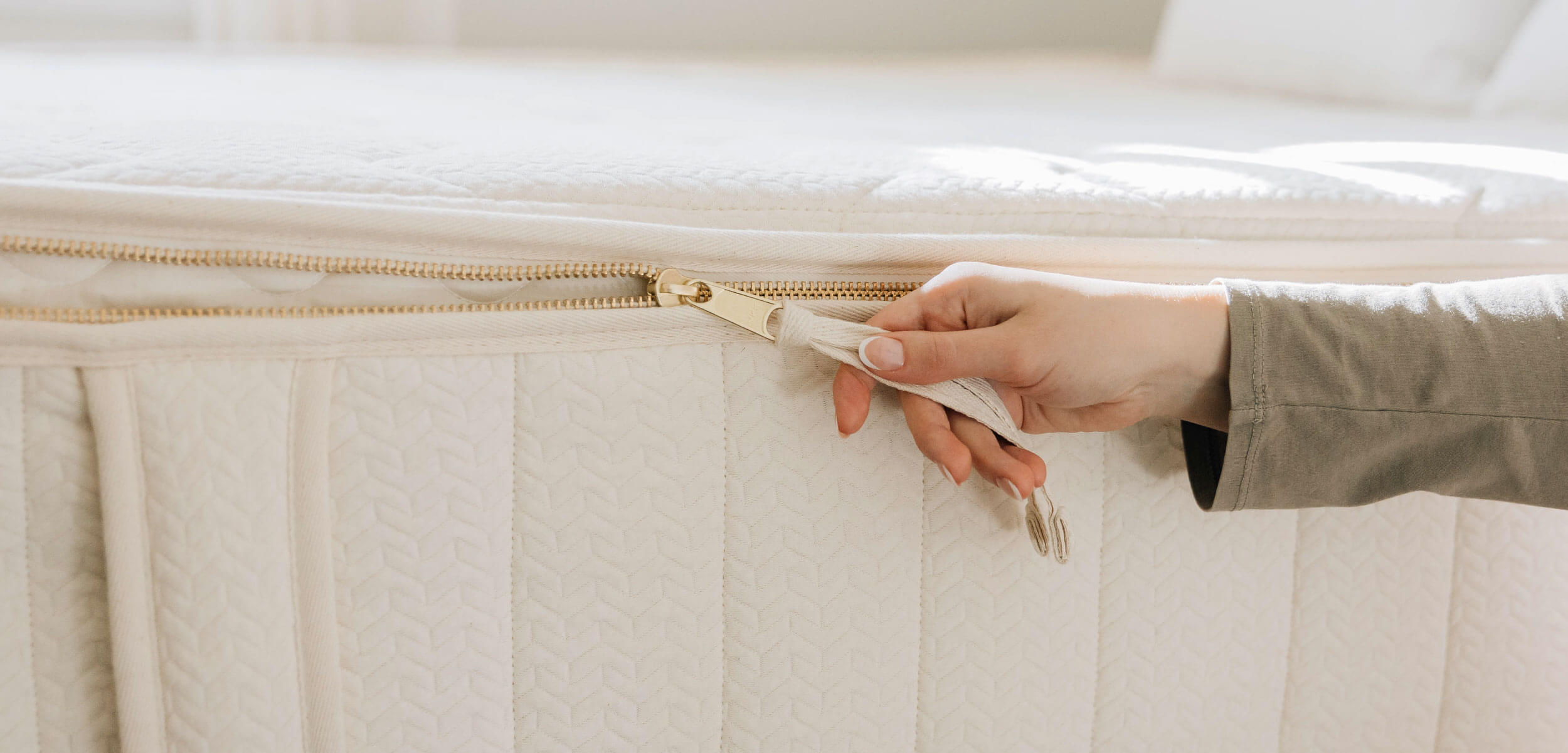 Someone pulling the zipper on a ZipPure mattress.