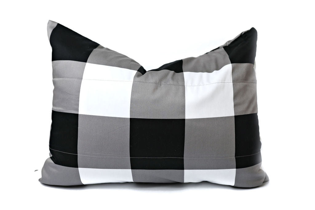 Dakota Beddy's  Zipper bedding, Black and white interior, White