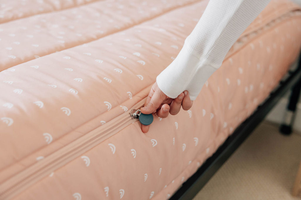 hand zipping peachy pink rainbow printed bedding