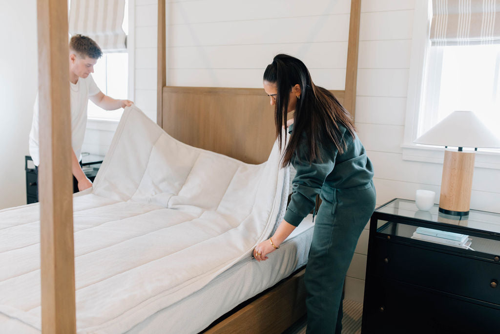 
      man and woman make their beddy's zipper bedding
    