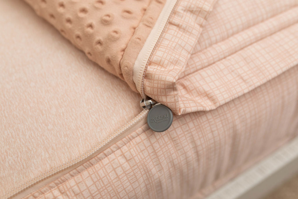 Soft peach sketched zipper bedding