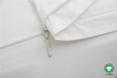 close up  of Beddy's Zipper on organic zipper set