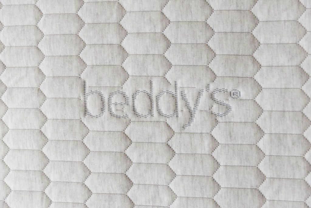 A close up of the Beddy's logo on a zipper mattress,