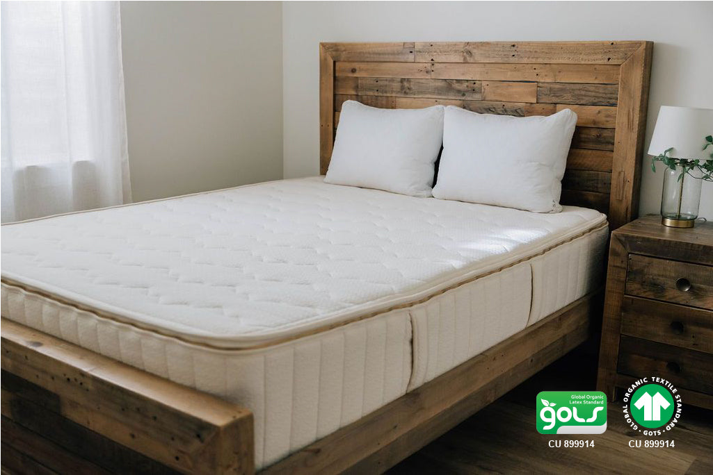 Organic mattress with adjustable pillows at the head of the bed