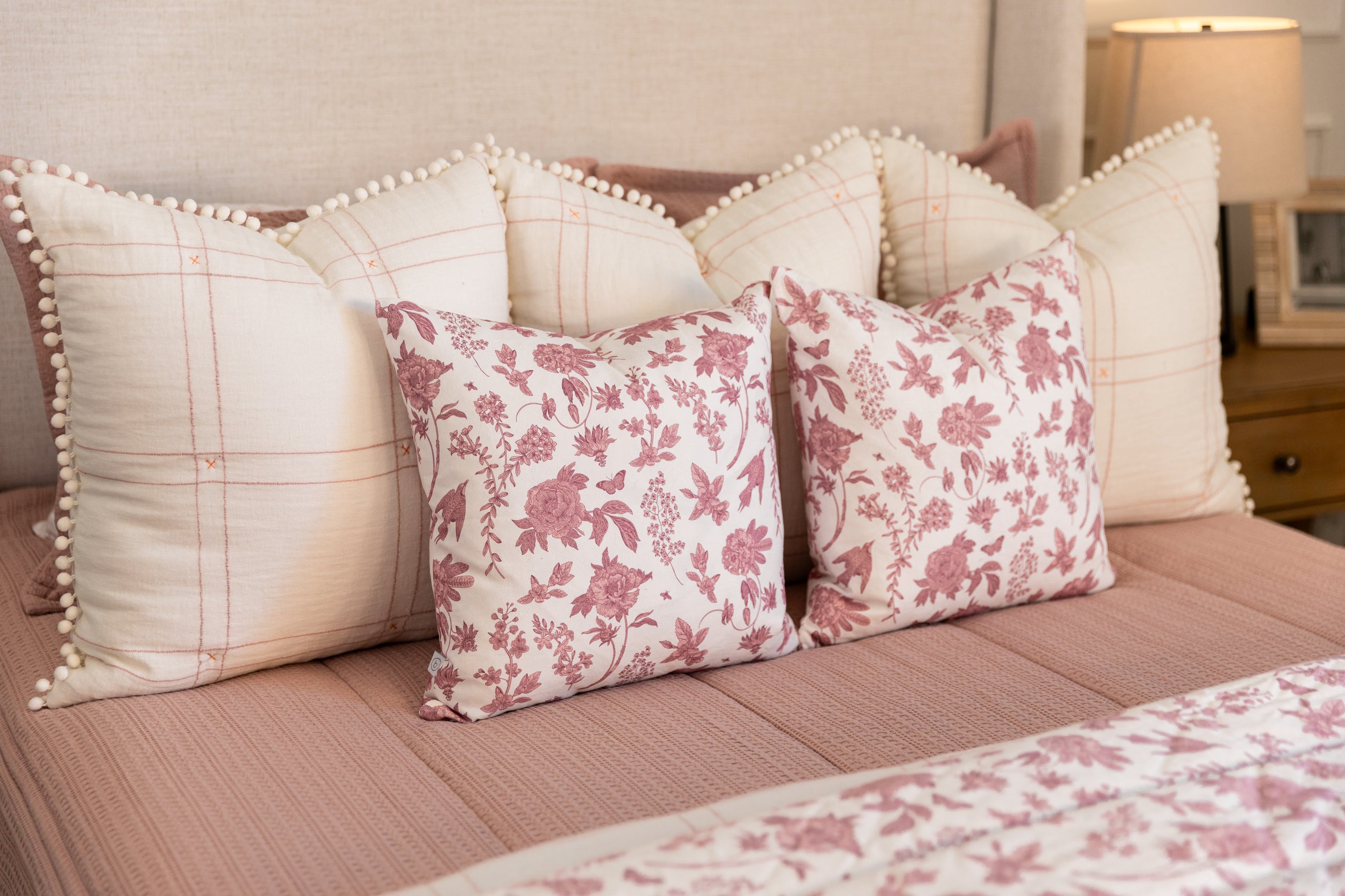Pink zipper bedding with white and pink accessories