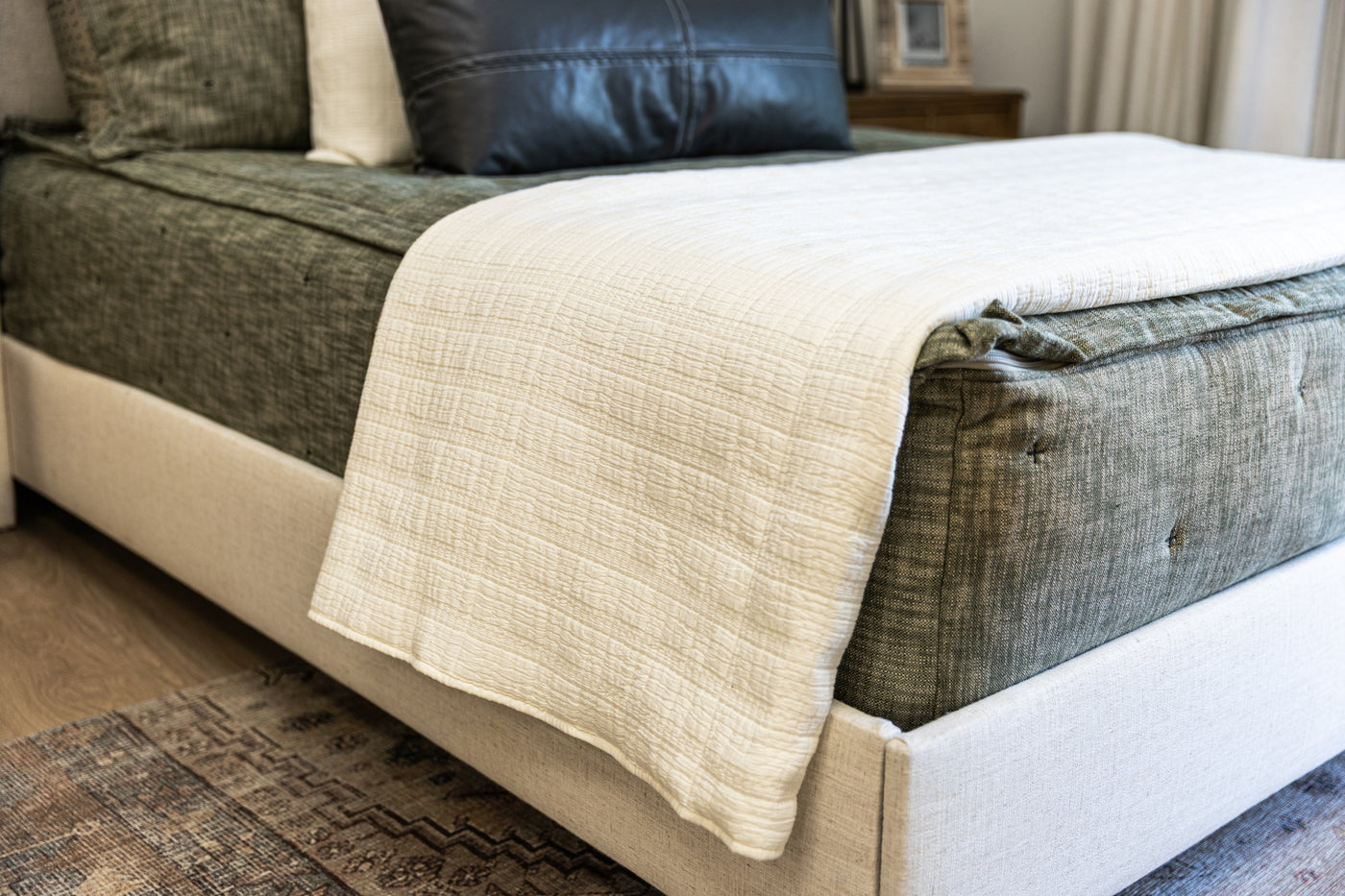 White blanket on green zipper bedding set