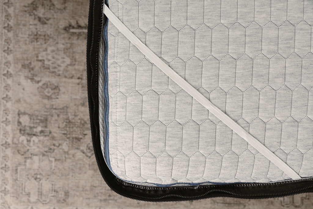 A photo showing the base attachment of their zipper bedding.
