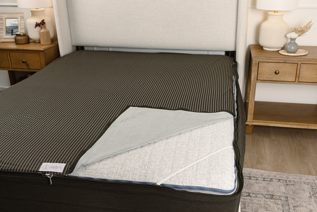 A photo showing the zipbase sheet function of your zipper bedding.