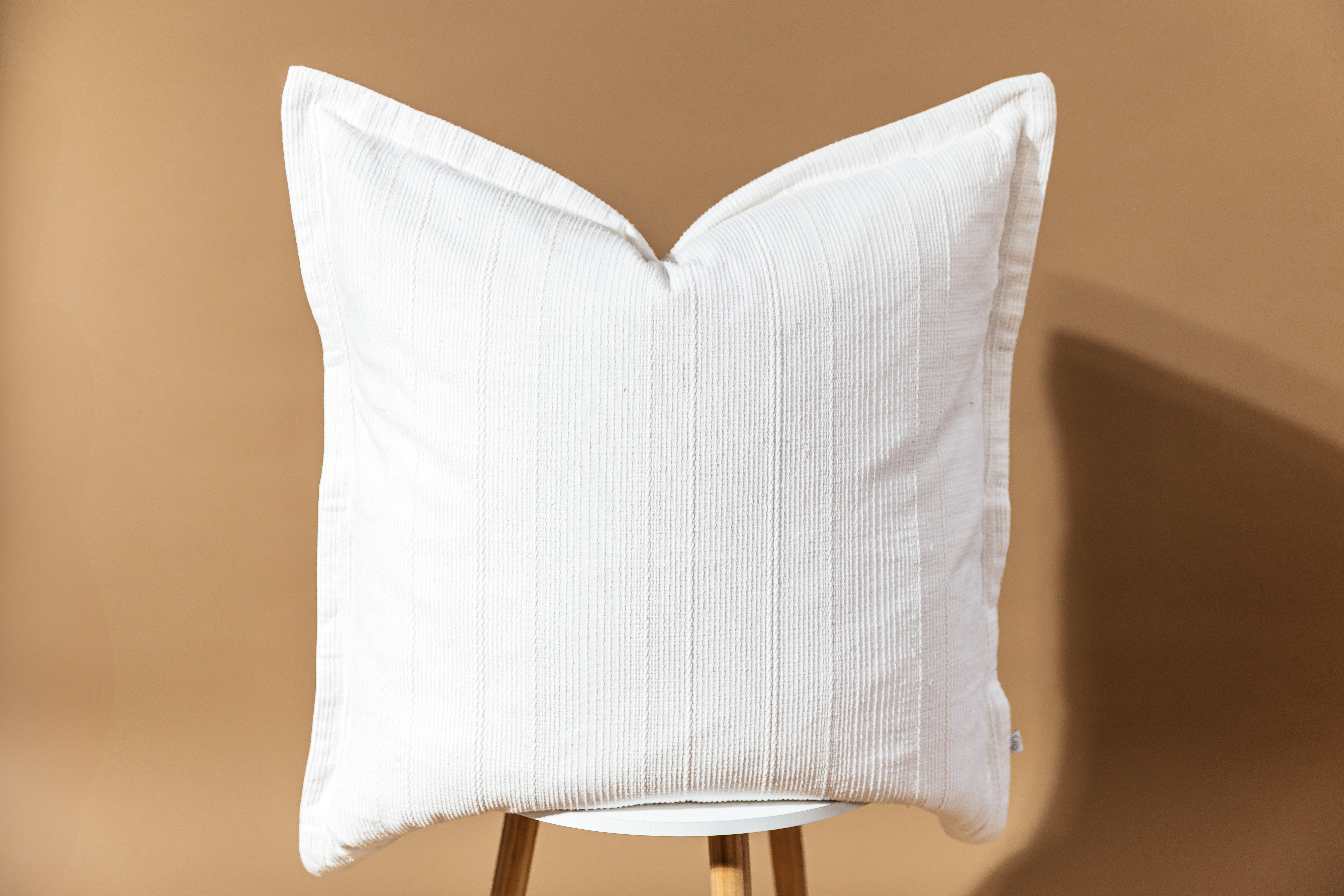 Beddy's Blakely Pillow Cover - Thumbnail 3