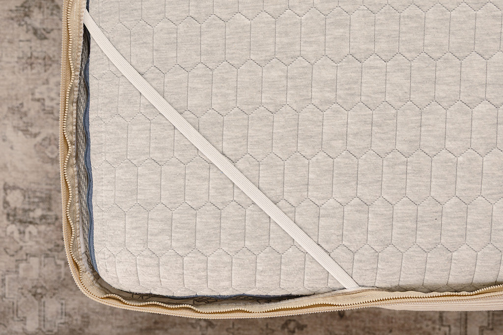 A photo showing the base attachment of their zipper bedding.