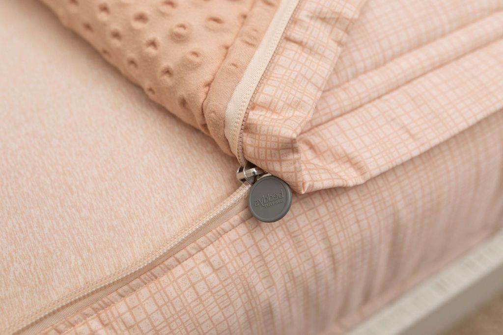 Soft peach sketched zipper bedding
