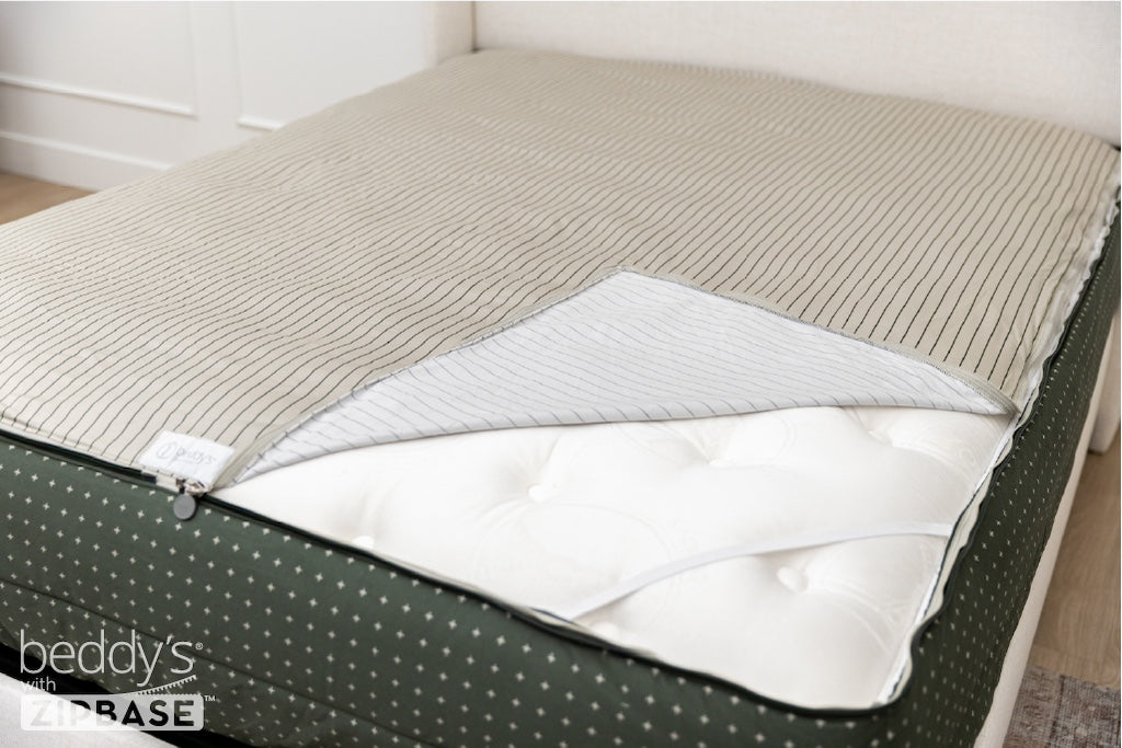 Bottom sheet unzipped partially on dark green zipper bedding