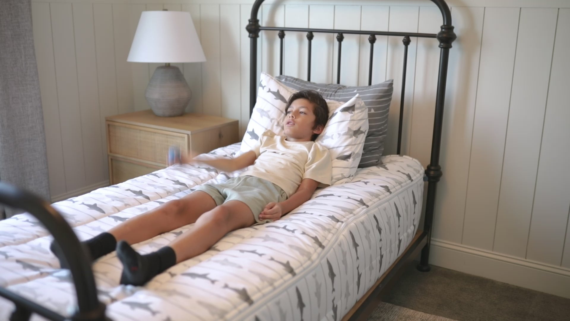A video highlighting shark kids zipper bedding and it's unique functionalities.