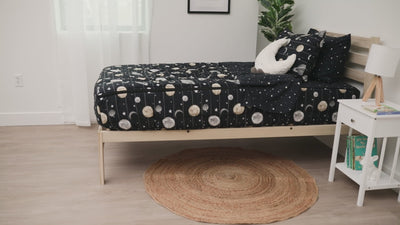 A video highlighting black planets and stars kids bedding and it's unique functionalities.