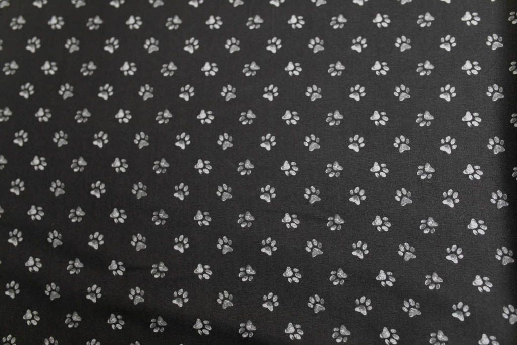 A close up of the interior of a set of charcoal and white pattern dogs zipper bedding.