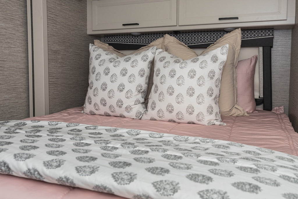 Ella Pink Zipper Bedding | Beddy's