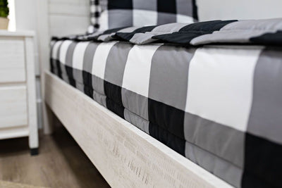 side of Black and white buffalo plaid bedding 