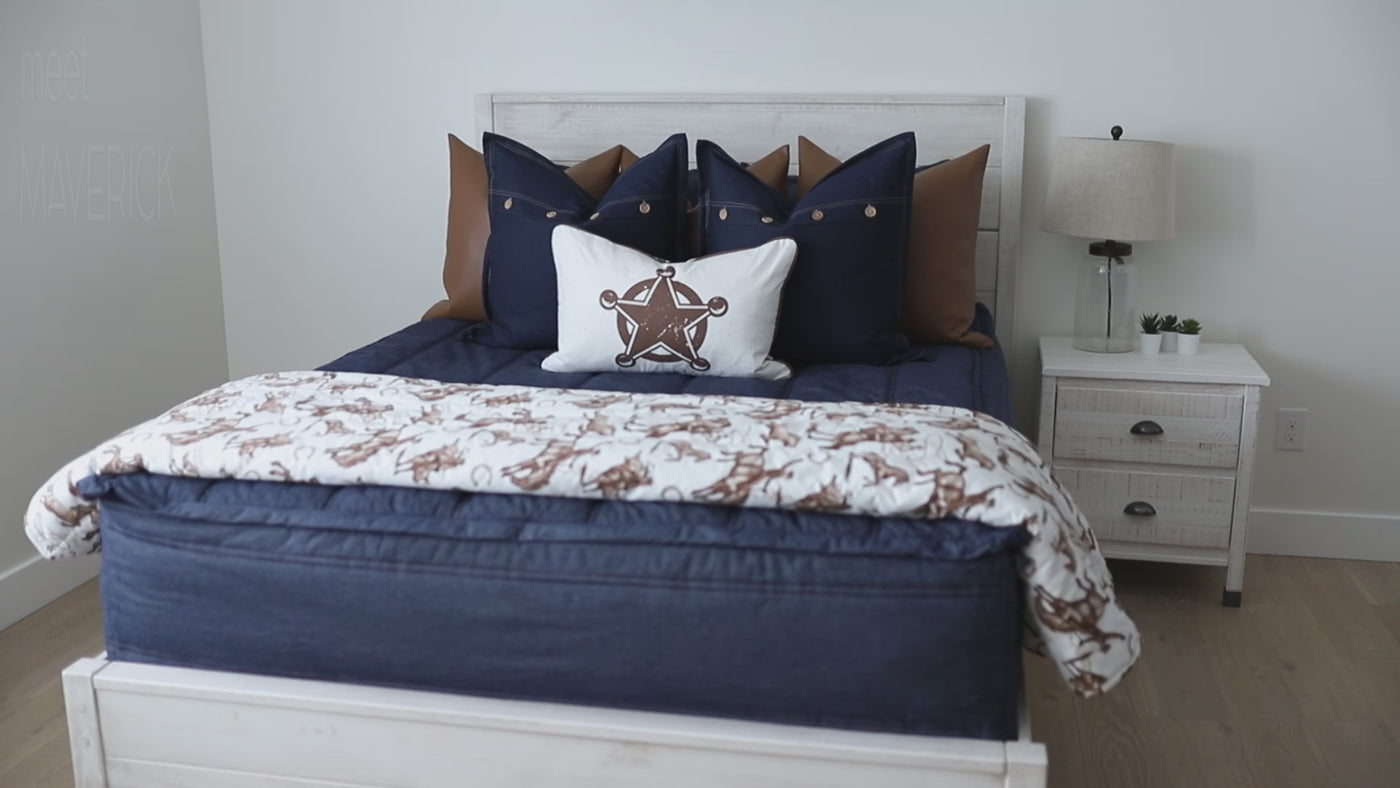 Video highlighting details of blue zipper bedding