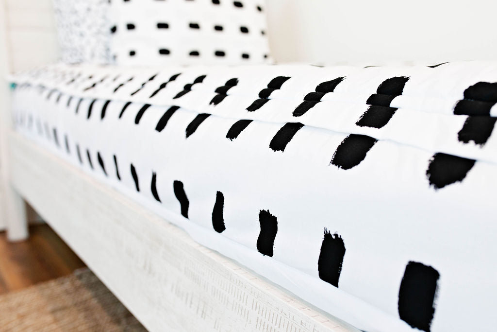 Kennedy Black & White Zipper Bedding | Beddy's Minky / Queen