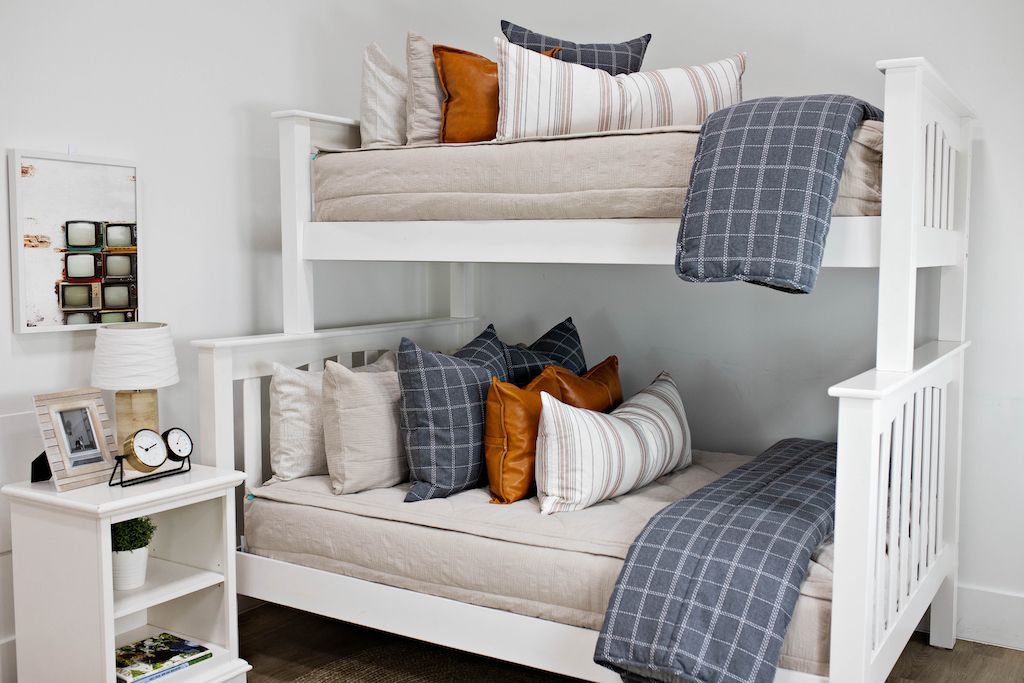 Lucas Luxe Gray Blanket with Grid Pattern | Beddy's